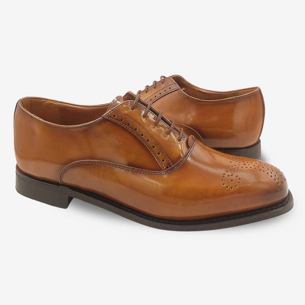 Mirrored pair of Bishop Tan Brown Oxford Shoes with toe medallion detail.